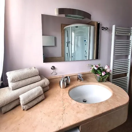 Apartment Pier House-by Goccia Di Desenzano del Garda